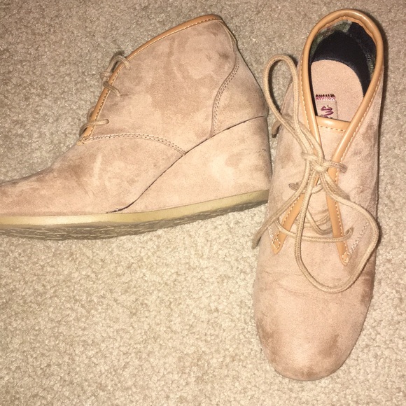 Tan suede wedge booties - Picture 5 of 5